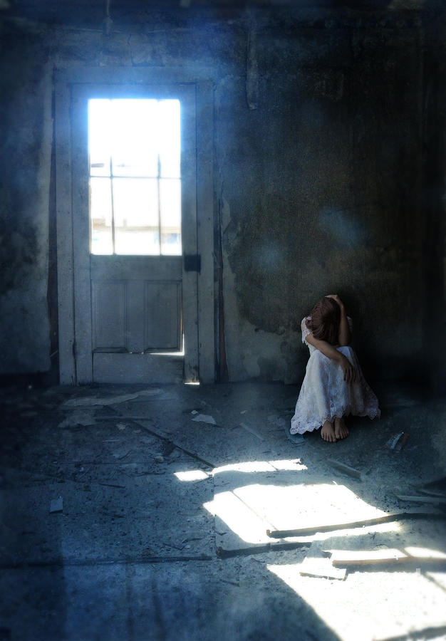 woman-hiding-in-abandoned-room-jill-battaglia